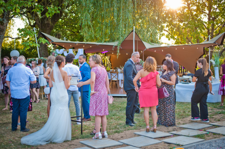 Lire la suite à propos de l’article Organiser son mariage dans son jardin : nos conseils et astuces