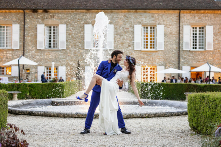 Lire la suite à propos de l’article Laura + Florent ・Leur mariage festif au Domaine de la Chartrognière