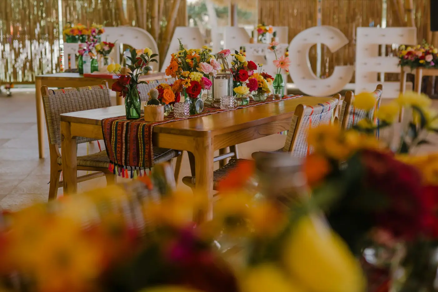 food court décoration mariage ambiance colorée